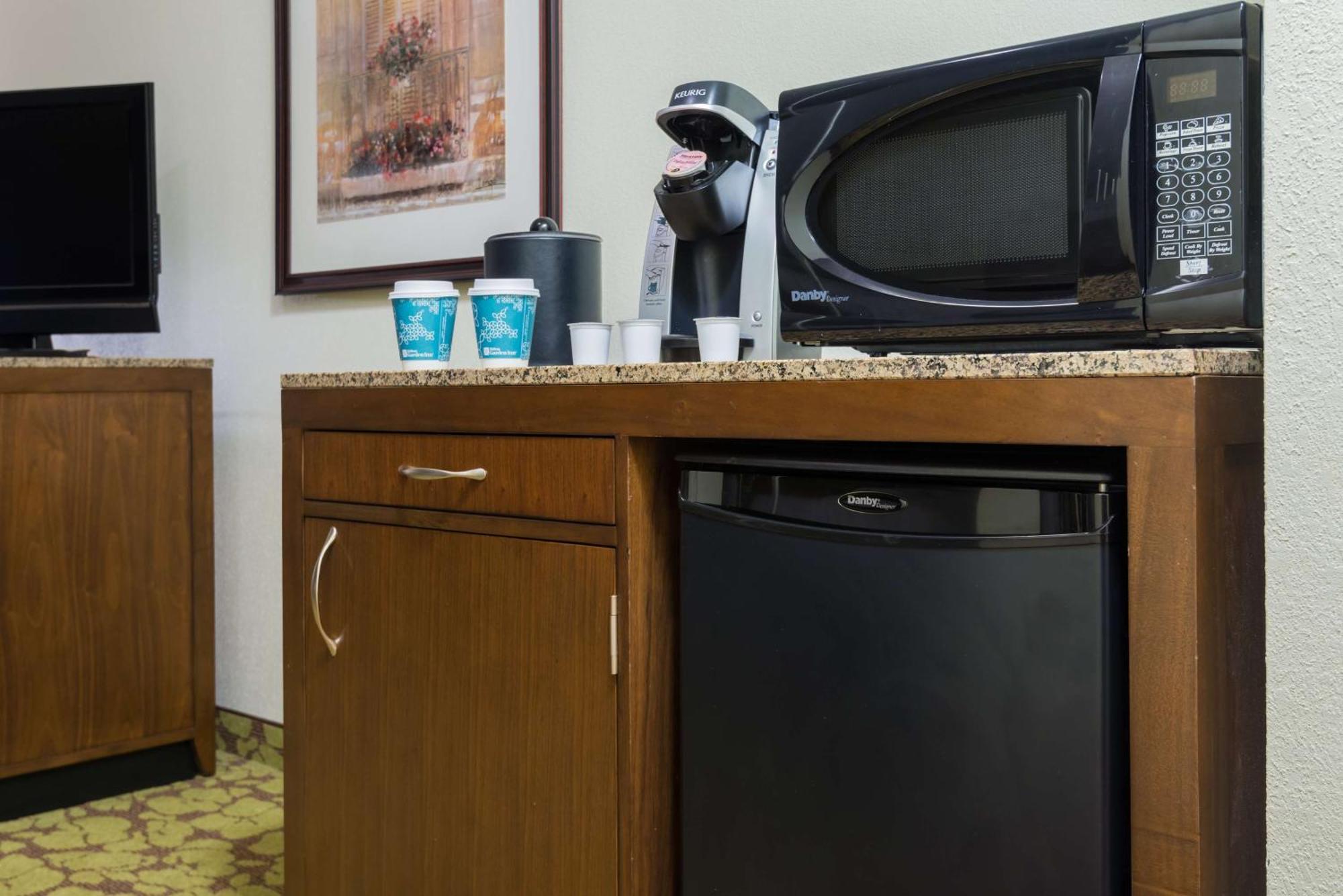 Hilton Garden Inn Atlanta North/Альфаретта Экстерьер фото