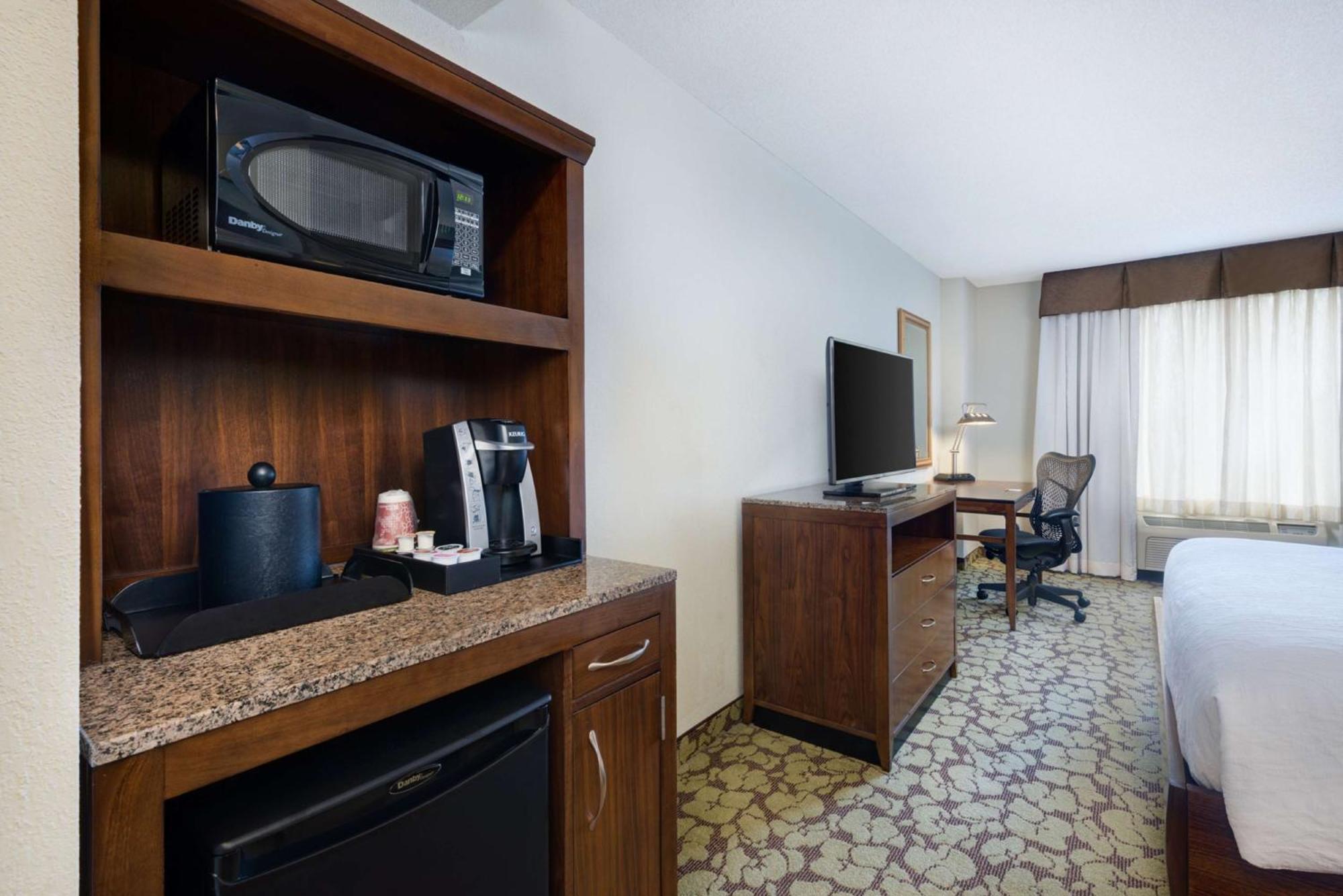 Hilton Garden Inn Atlanta North/Альфаретта Экстерьер фото