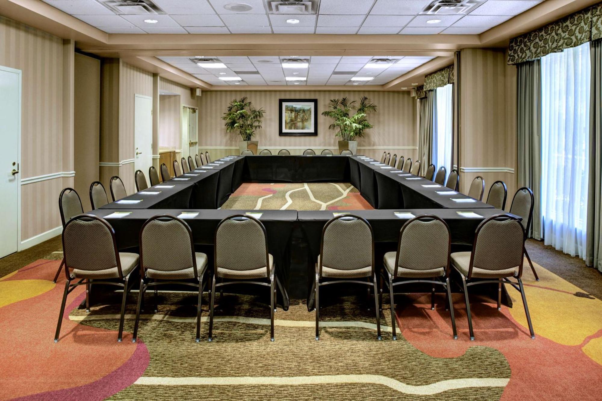 Hilton Garden Inn Atlanta North/Альфаретта Экстерьер фото