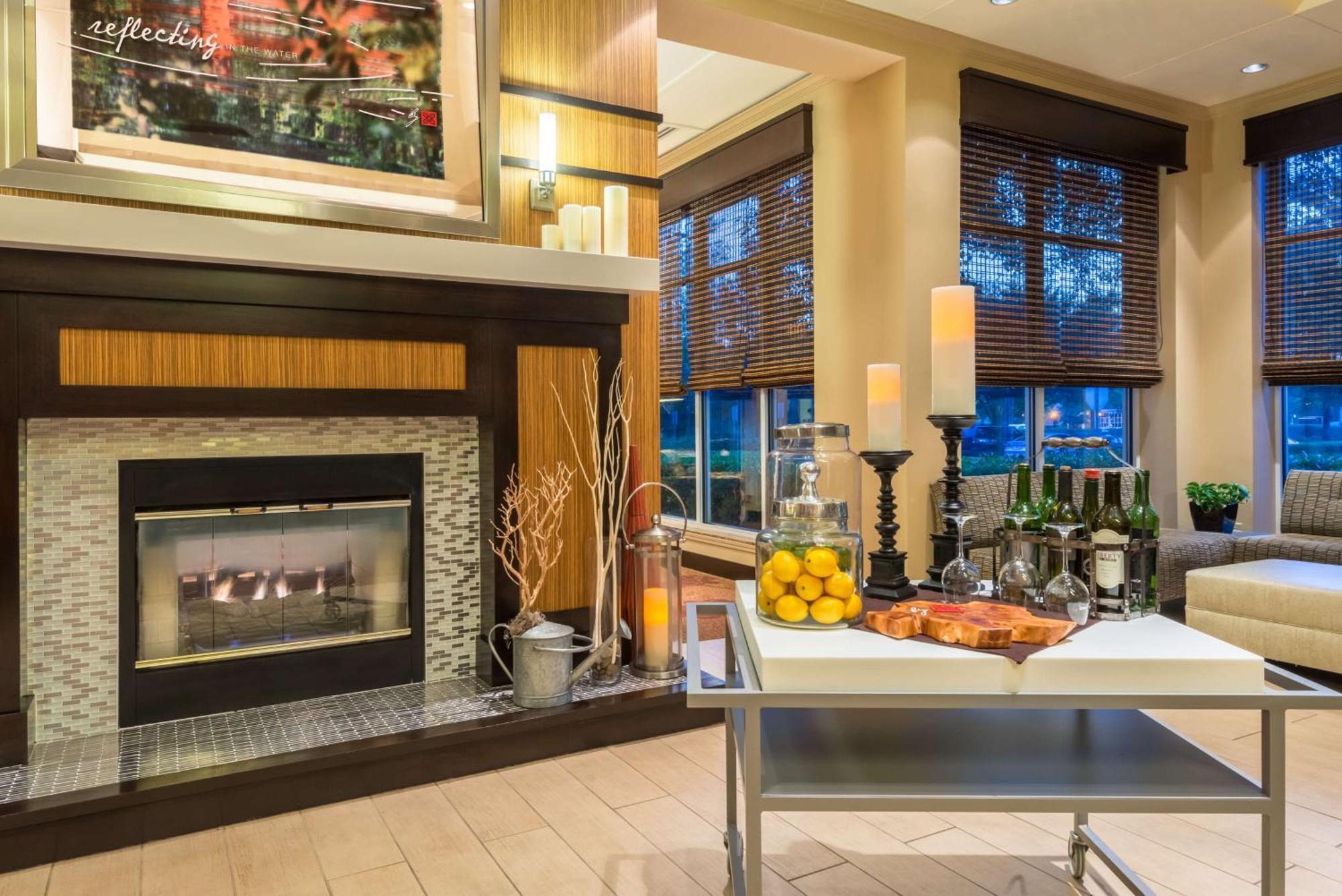 Hilton Garden Inn Atlanta North/Альфаретта Экстерьер фото